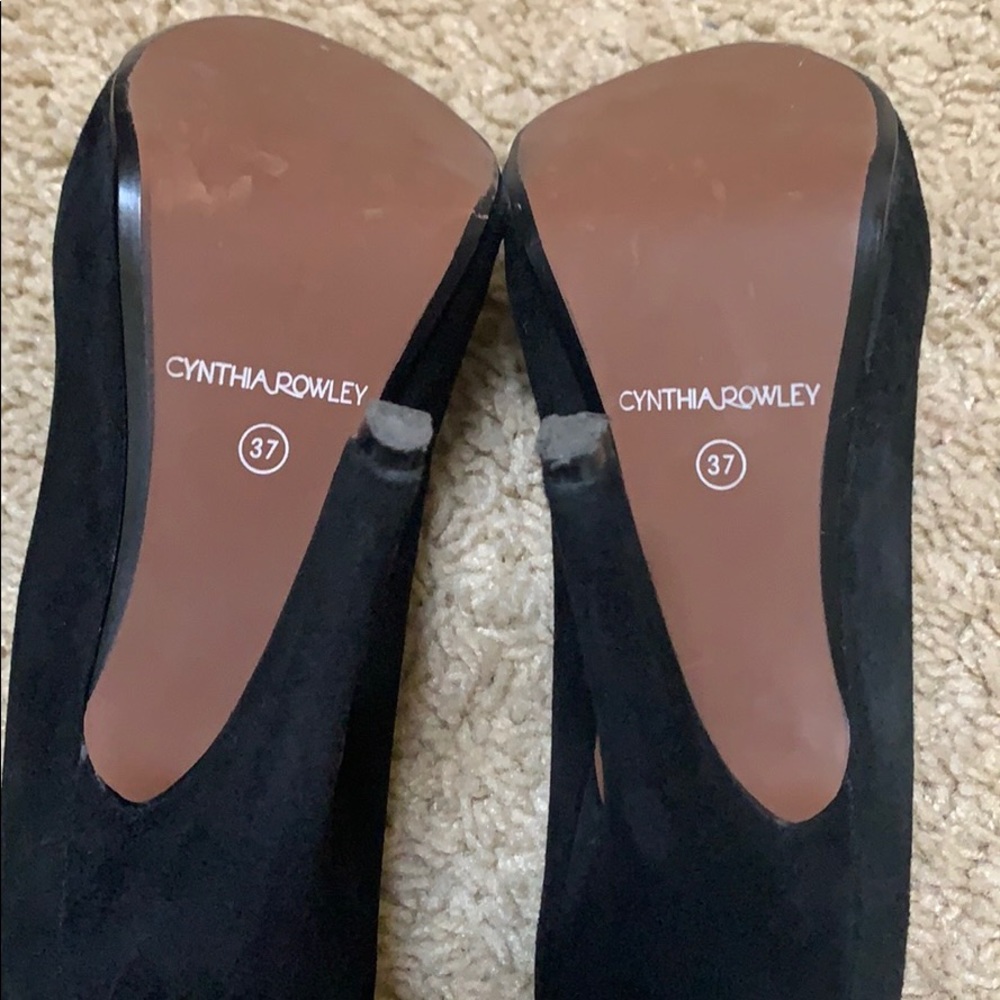 Heels - Picture 3 of 4